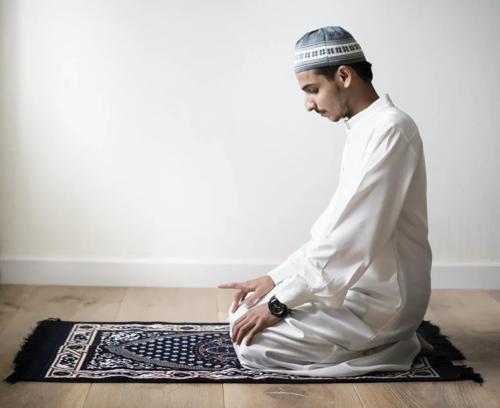 Muslim worshipper performing Asr salah as part of the four obligatory rakats.